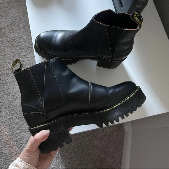 Dr. Martens Rometty II boots, size 9. Lightly worn. - Picture 2 of 6